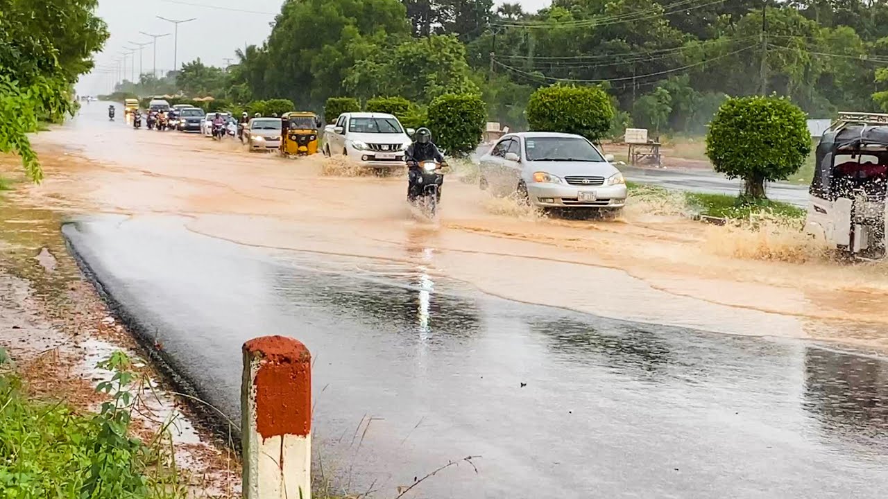 Massive Flooding Road After A Heavy Rain Flood Scenarios Rufford Ford ...