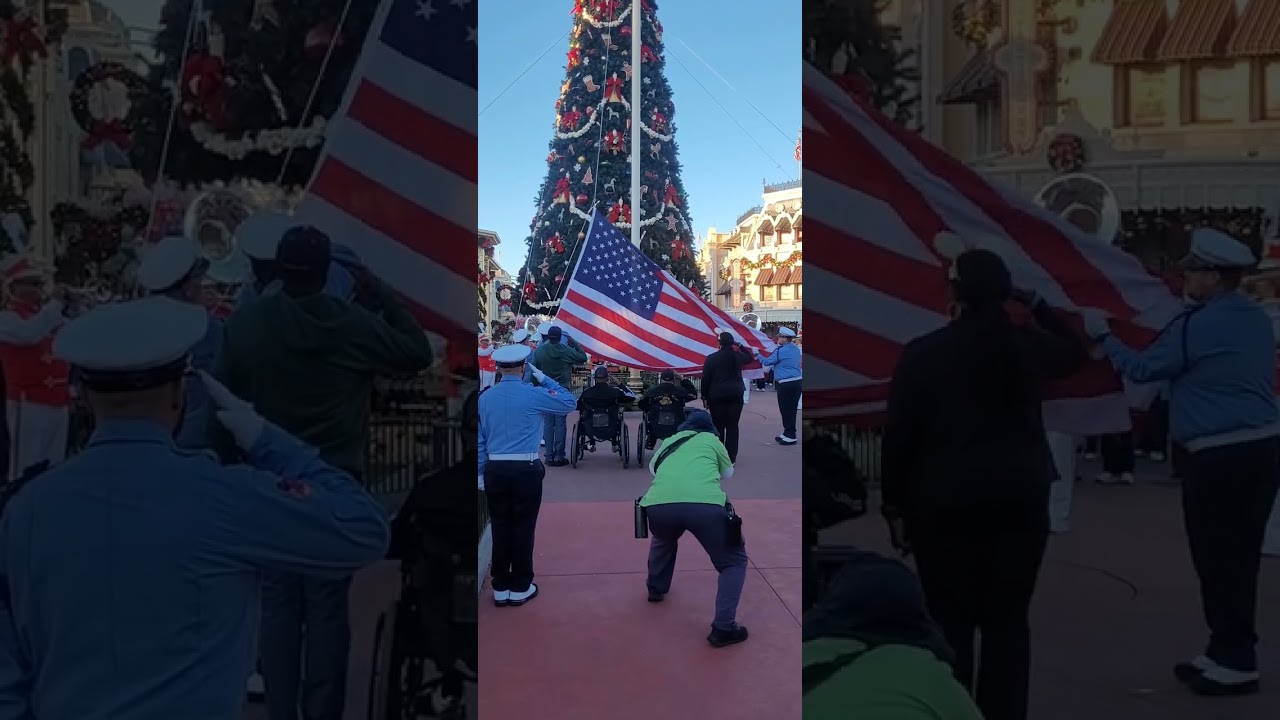 Церемония поднятия флага в честь Дня ветеранов в парке развлечений Magic Kingdom Walt Disney Worl...