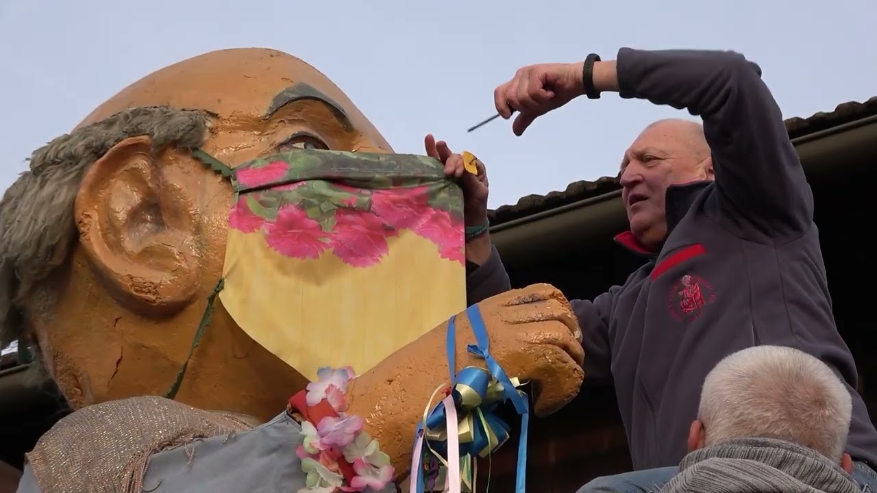 STRIČEK IZ VIRA JE PRIPRAVLJEN ZA KRALJEVANJE NA STREHI LEKARNE NA VIRU, 3. 2. 2023