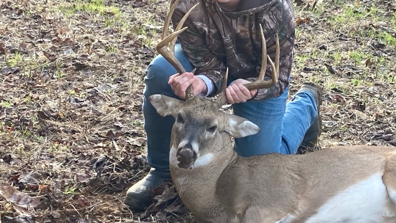 Killing a nice 8 point buck! - YouTube