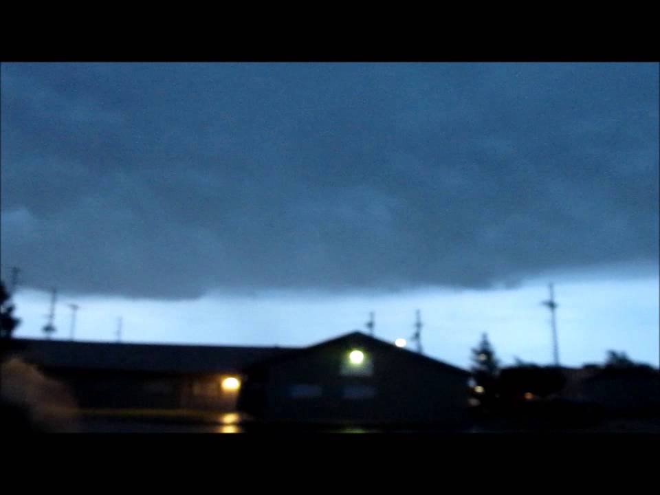 June 8th, 2013 Topeka Kansas Shelf Cloud - YouTube