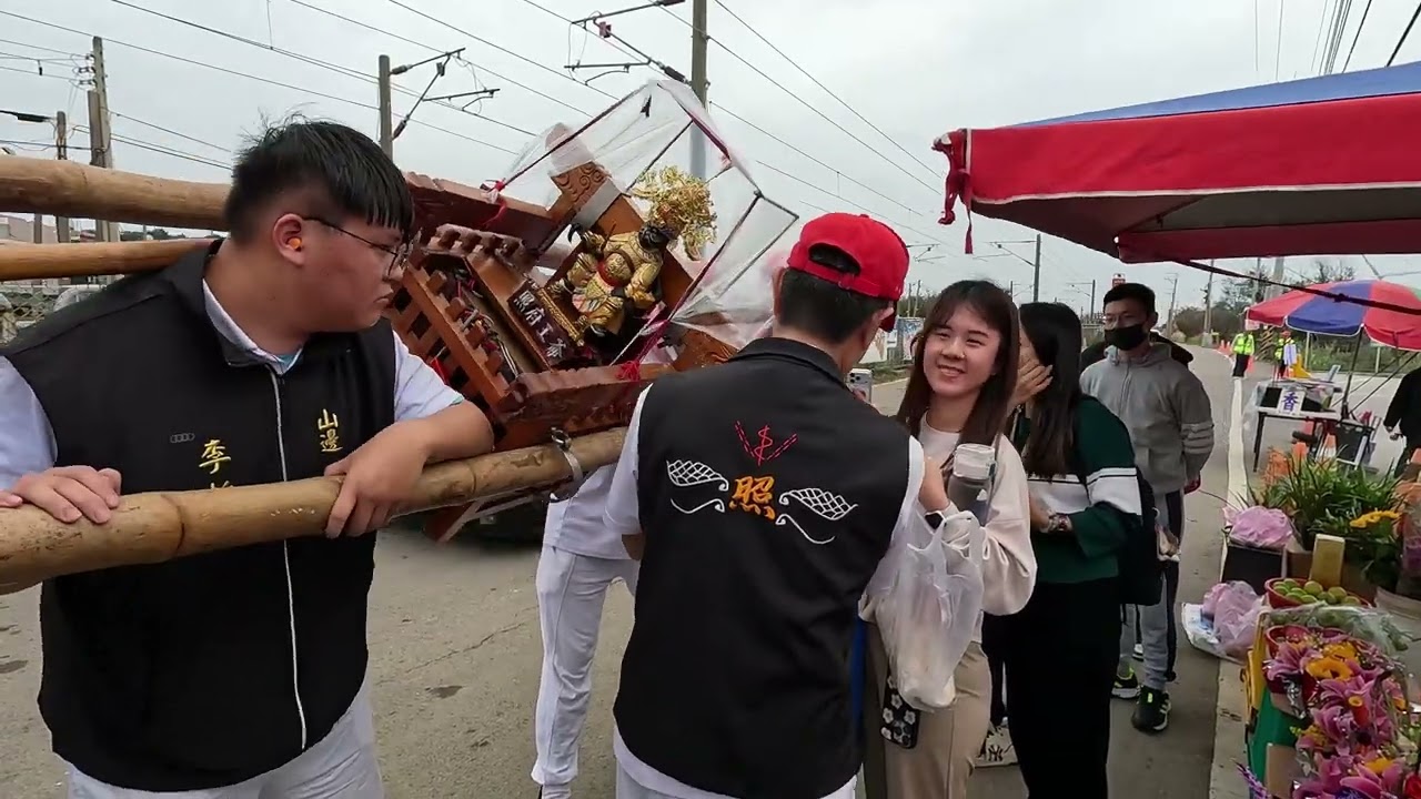 跟爺爺拜拜不是跟我掰掰，這小朋友也太可愛了#山邊照府王爺