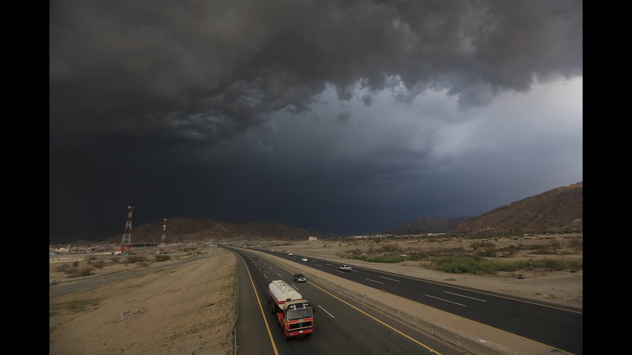 شاهد سحابة شمال شرق #مكة المكرمة القوية . #Makkah #SaudiArabia