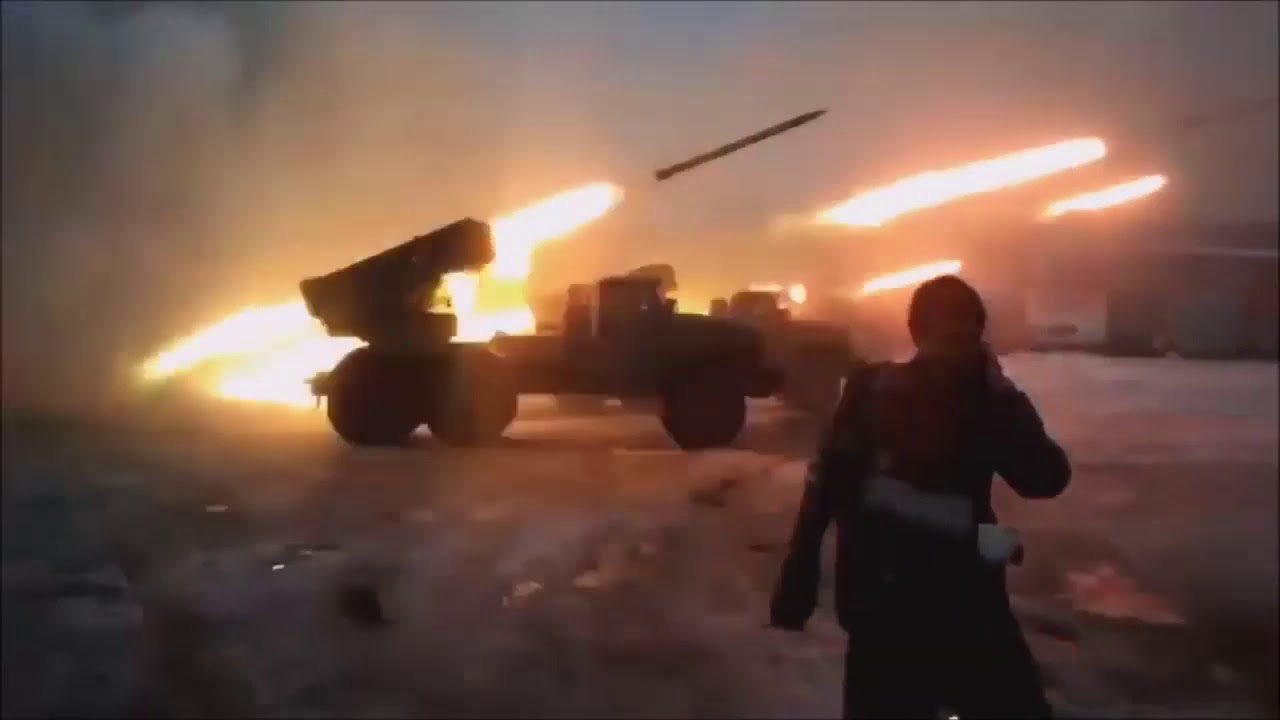 Russo dispara lançador de misseis Katyusha