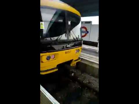 video phone é a continuação de telephone Full Journey On An Unknown 165 from West Ealing to Greenford