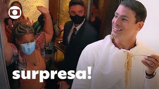 Cauã Reymond participa de pegadinha em evento só para mulheres! 😱 | Domingão com Huck | TV Globo