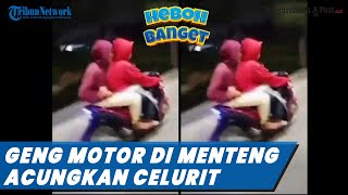 Video Detik-detik Geng Motor di Menteng Acungkan Celurit Berukuran Besar untuk Menakuti Korban