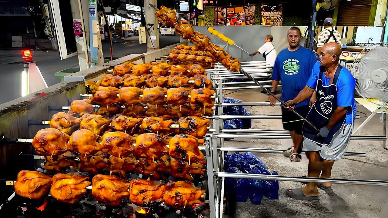 Быстро раскупили! 1000 целых цыплят, приготовленных на углях всего за несколько часов