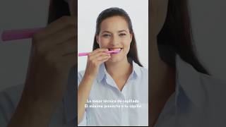 Una sonrisa impecable es gracias a una excelente técnica de cepillado. utiliza la técnica de Bass.