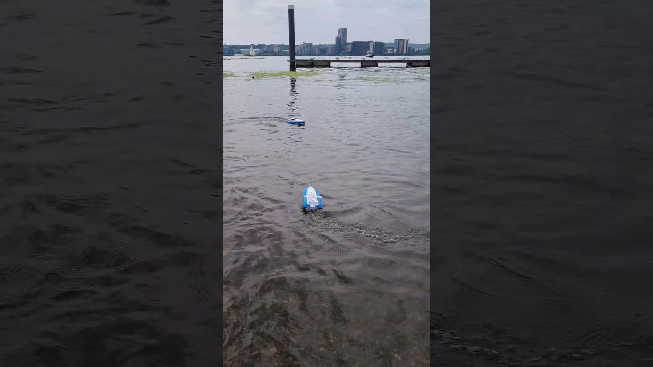 RC Boats at Cardiff Bay Barrage 