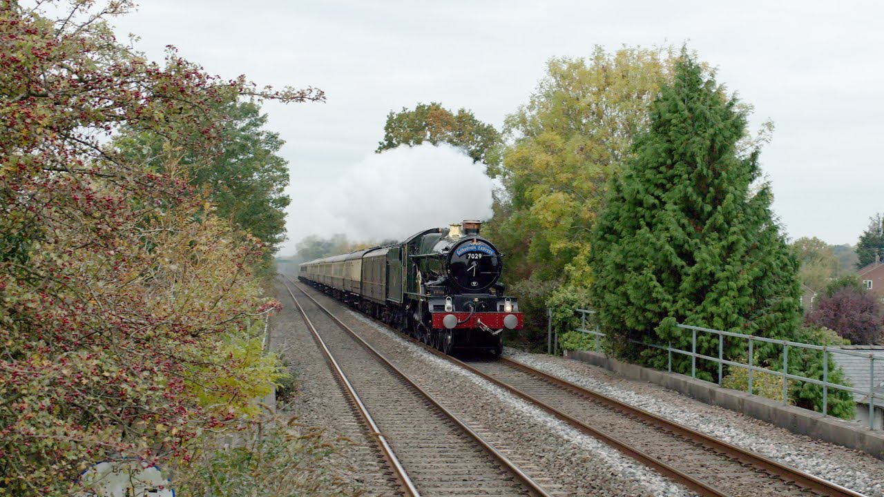 7029 Clun Castle on the Cathedrals Express 18.10.25.