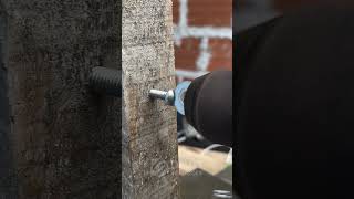 Use a washer to tighten a slotted screw.#DIY #Tools #LifeHack🔩🪛⚙️