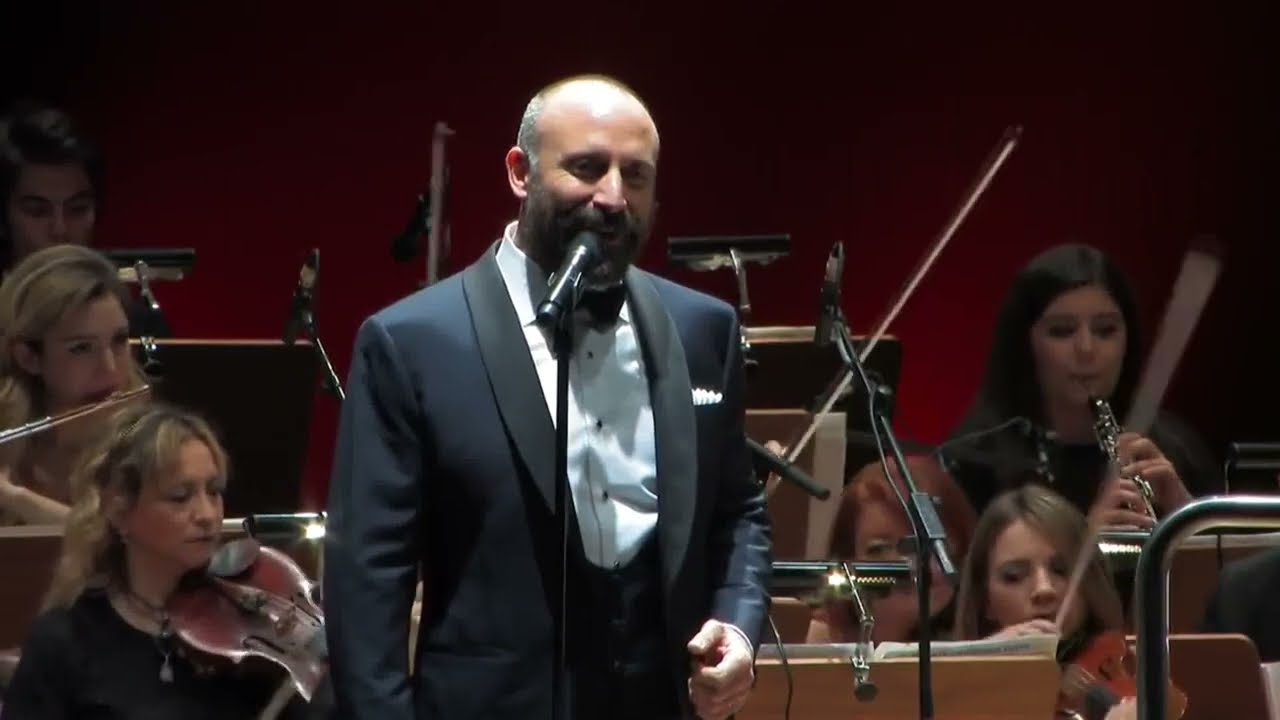 Halit Ergenç singing 