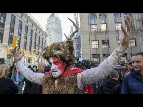 Trump Shaman is Forced to Strip to Show He’s Not an Undercover Cop at Trump Arrest Protest