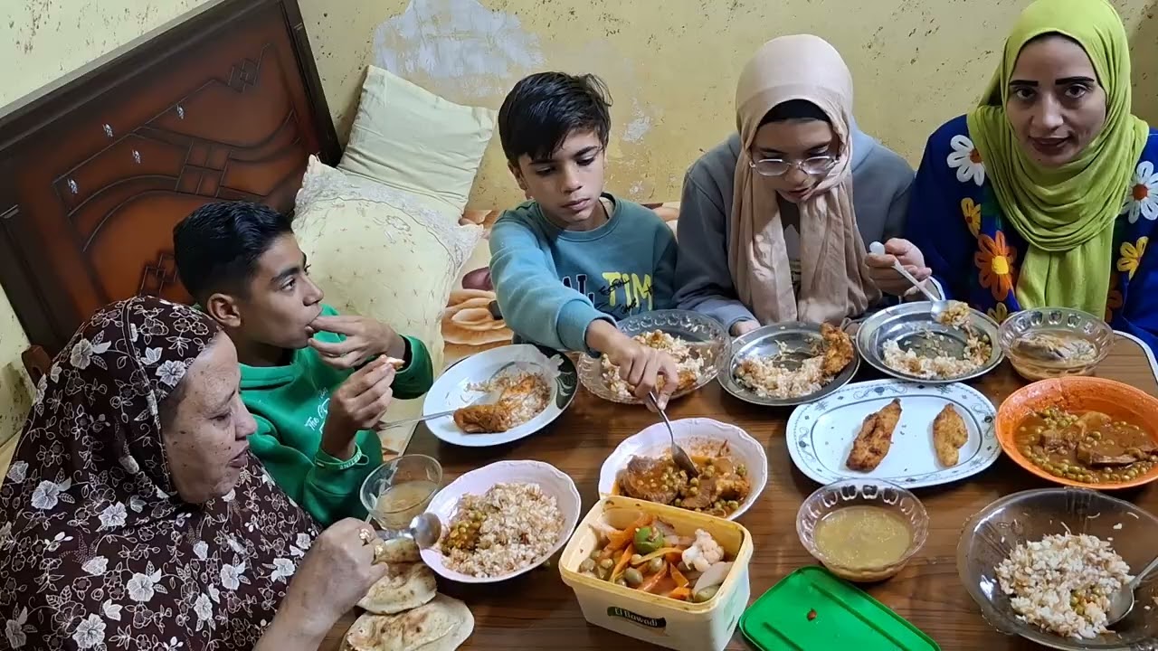 تعالوا شوفوا جمعنا الحبايب والأحفاد ربنا يديمهم بحياتي