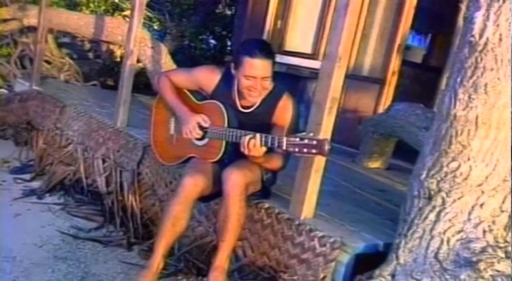 Clips : Tapuarii Laughlin chante 