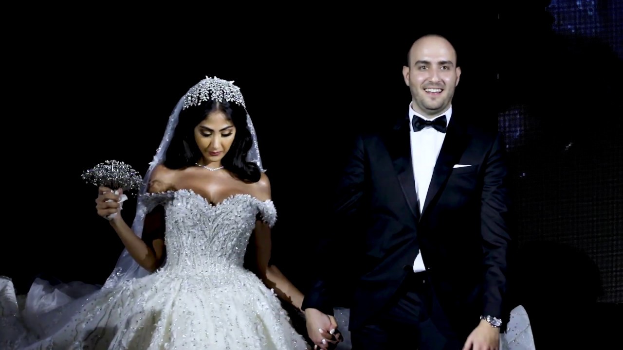 Magical And Dramatic Bridal Entrance !