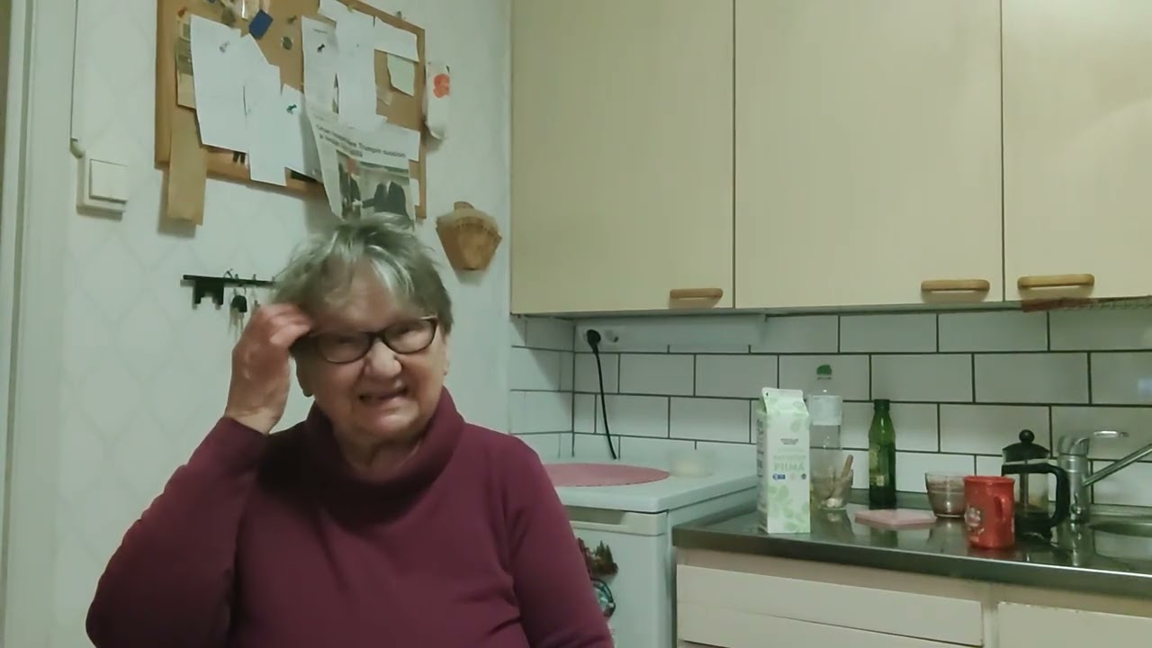 @Sataa. Masentaa. Sataa. Masentaa. On pimeää. Mökki ahistaa. 