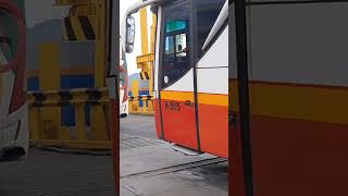 Bus Harapan Jaya masuk Kapal pelabuhan Bakauheni