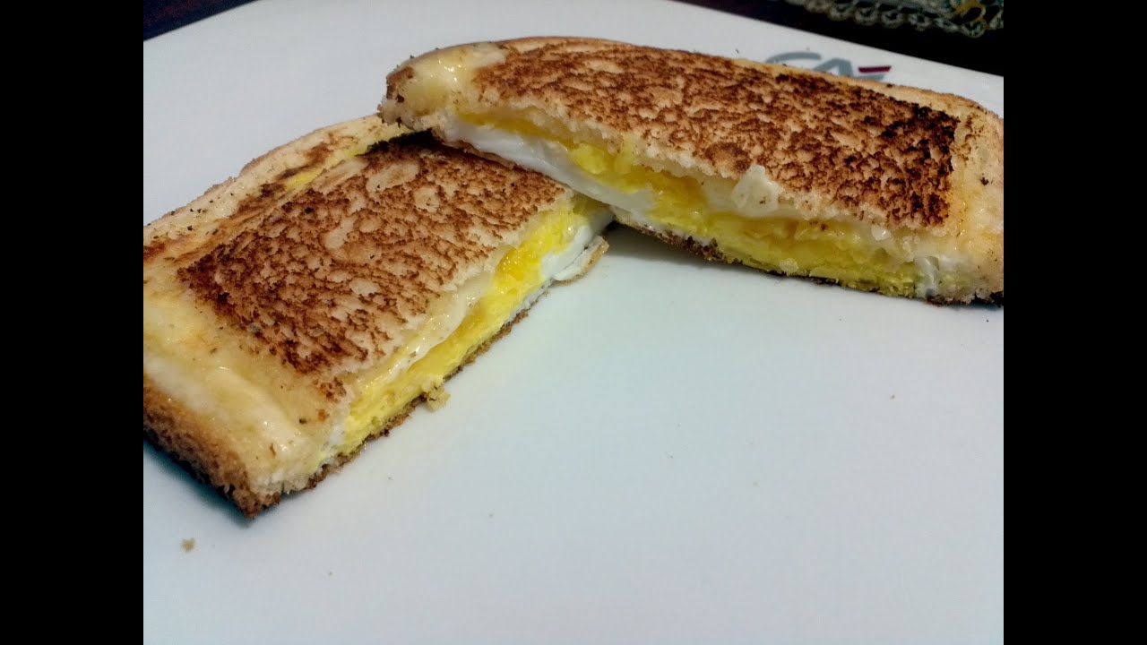 Lanche Rapido Com Uma Fatia De Pao De Forma Pao Com Ovo E Queijo