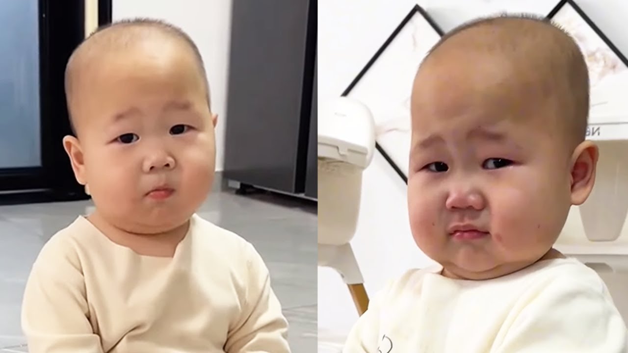 Cute Twin Brothers Moment:Twins Found Out Mom Was Eating Secretly. They Felt So Wronged.