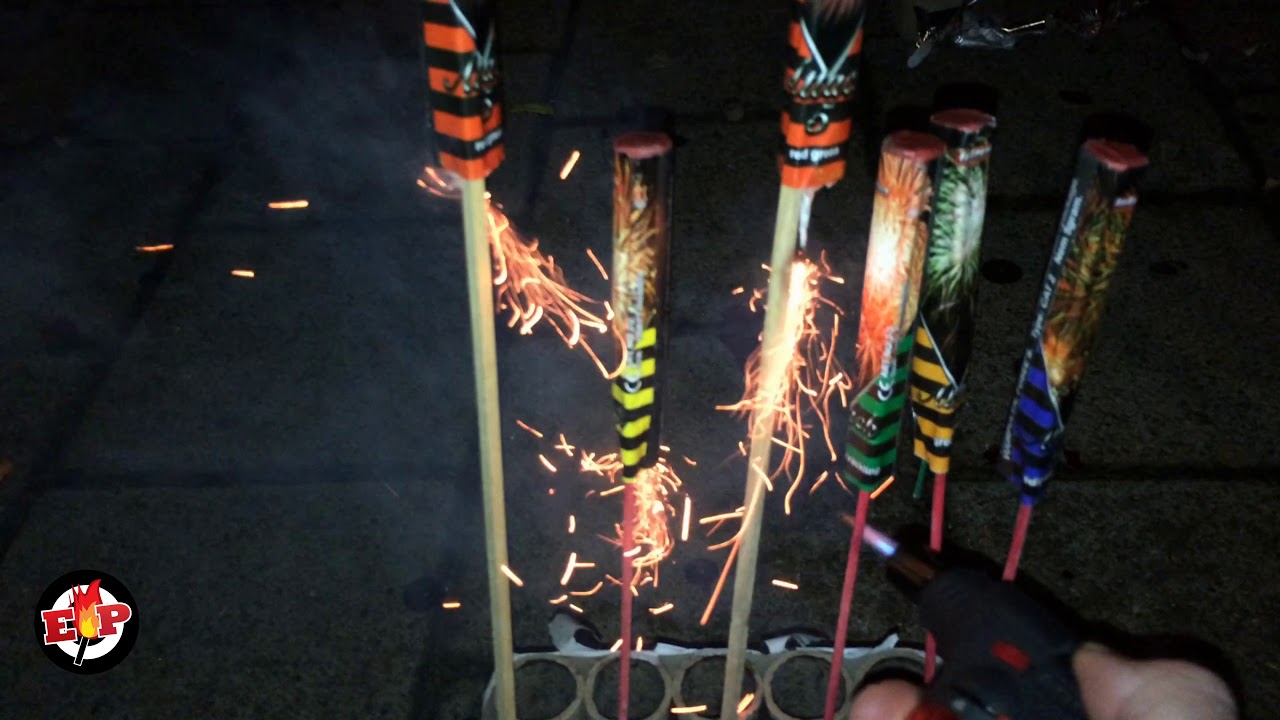 Airborn Attack Rockets : Broekhoff Vuurwerk - YouTube