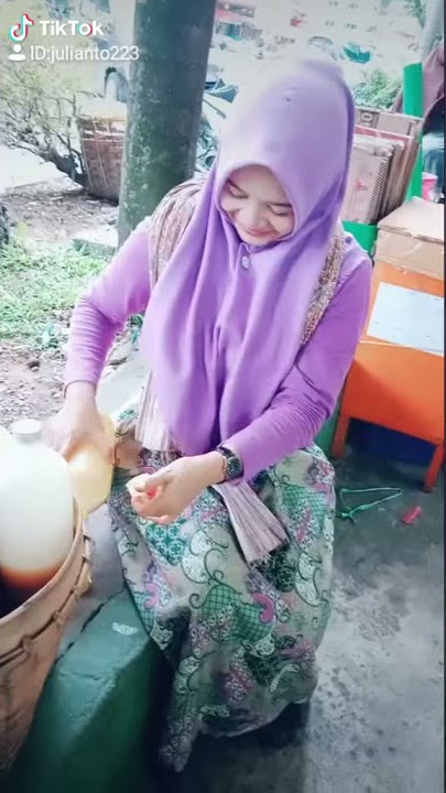 Penjual jamu cantik