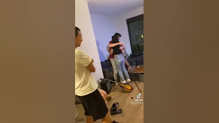 Couch guy caught cheating on his girlfriends biggest trend in TikTok - DayDayNews