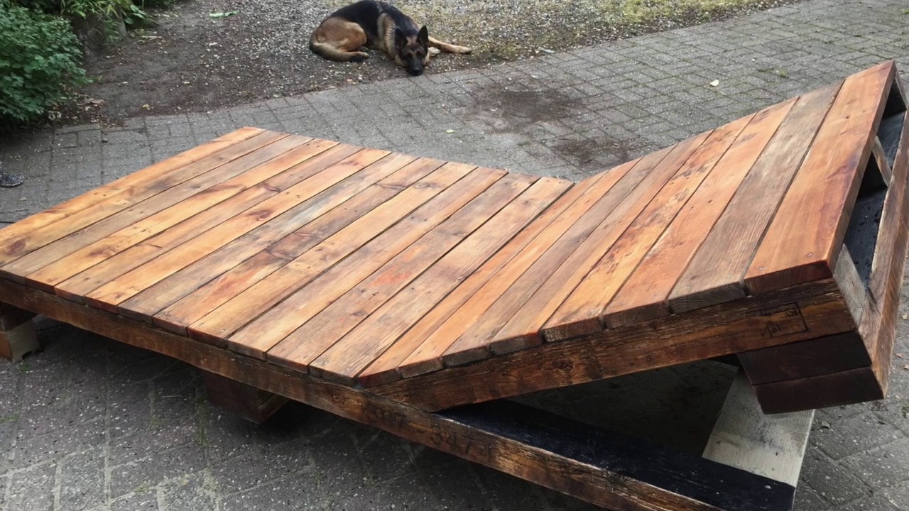 Outdoor daybed from pallets YouTube