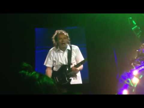 AC/DC Sin City/Angus plays with neck tie Live Cleveland Ohio - YouTube