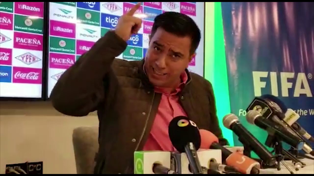 ¡El momento más tenso de la rueda de prensa de César Farías en La Paz!