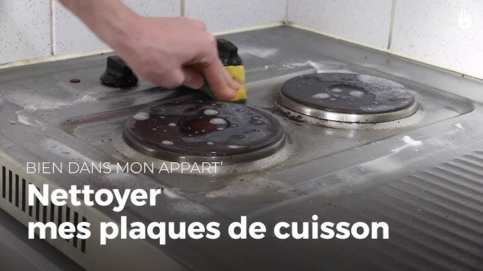 Nettoyage Dans La Pierre à Gaz De Cuisine Avec Mousse Et éponge. équipement  Domestique Pour Un Mode De Vie Sain