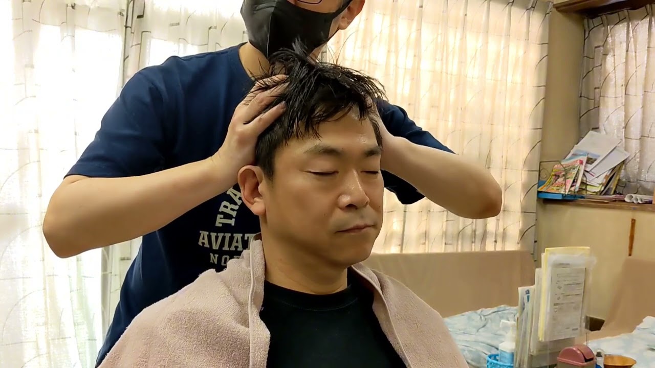 床屋の洗髪と肩もみです №307