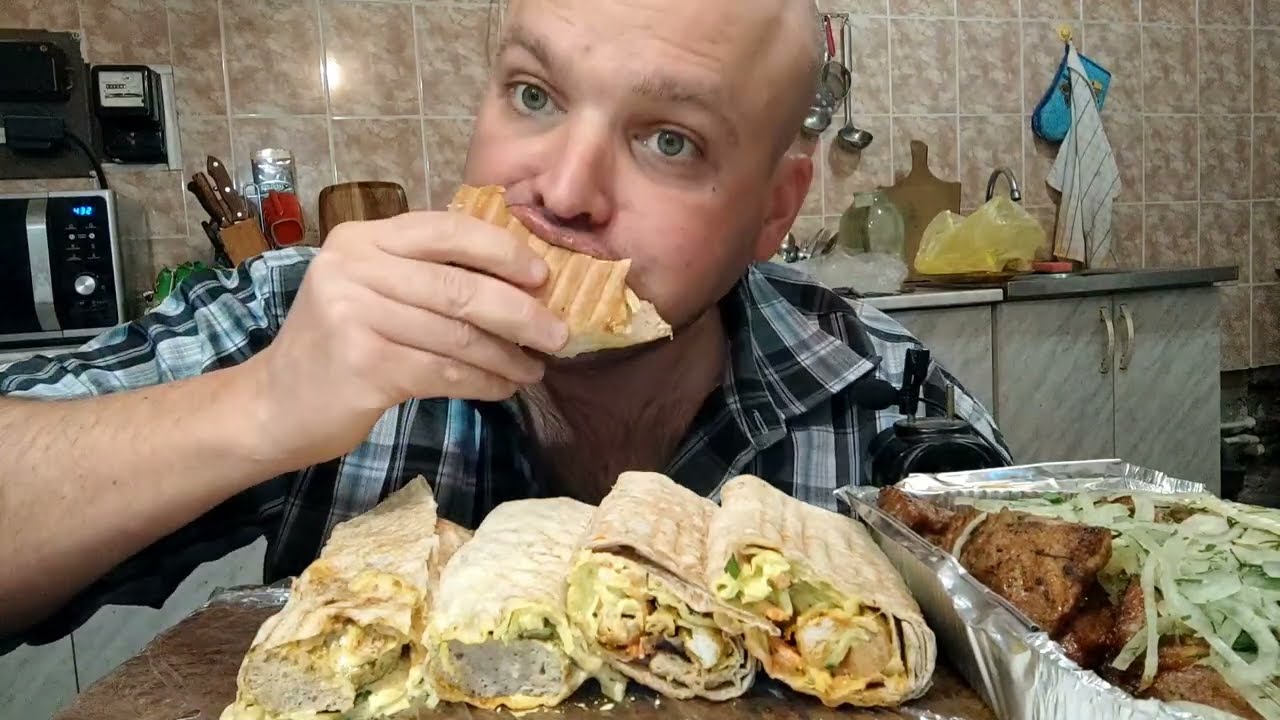 МУКБАНГ люля в лаваше и шашлык из свиной шейки/ОБЖОР шаурмы