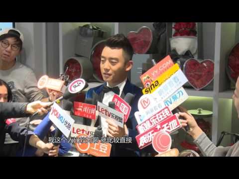 《芒果捞星闻》 Mango Star News: 郑恺送花为女粉丝“制造浪漫” 却冷落女友【芒果TV官方版】