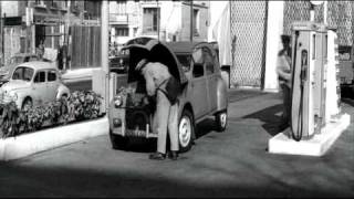 la 2CV fait son cinéma la bride sur le cou la 2CV fait son cinéma la bride sur le cou