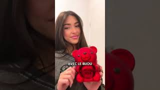 Imaginez sa réaction lorsqu'elle découvrira le collier personnalisé caché...