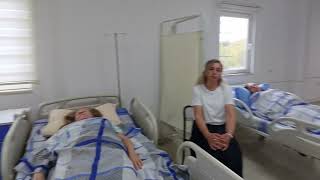 Odanın Kapısını Kapalı Tutarak Odadaki Bulaş Riskini Azaltırsın.