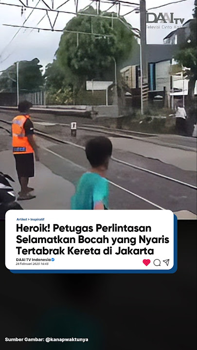 Petugas selamatkan bocah yang hampir tertabrak kereta😱😱😱