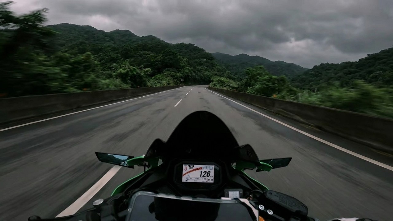 Kawasaki 35P ZX-4RR | Ace Pro 2 | 暴雨前夕- YouTube