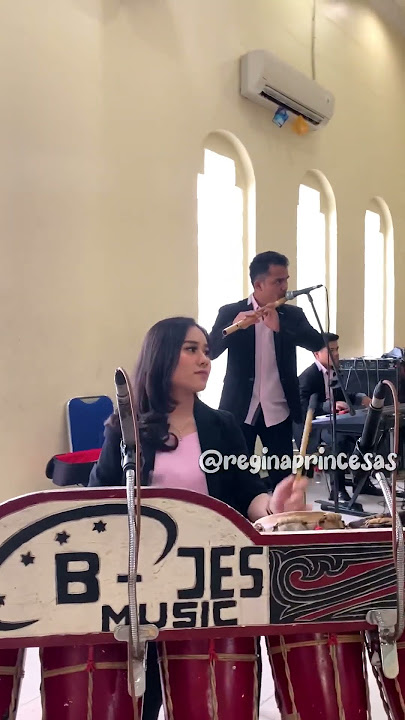 BORU SITOHANG PARODAP #reginasitohang