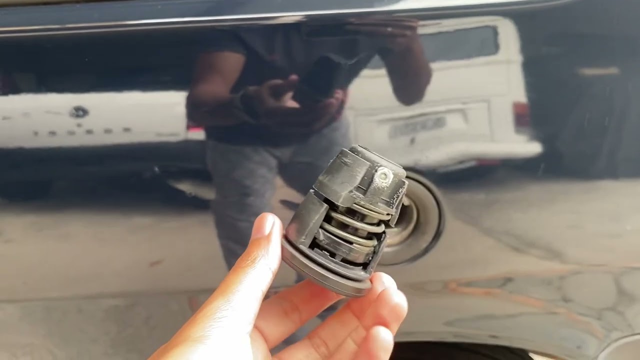 TAMPA DO TANQUE DE COMBUSTÍVEL DO UNO MILLE TRAVANDO