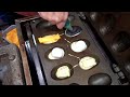 逢甲脆皮雞蛋糕，20多種口味，牽絲、爆漿任你選！/Juicy Egg Pancakes - Taiwanese Night Market Food