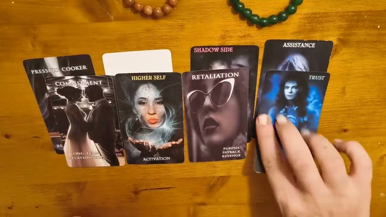 UN AMORE STA PER RIACCENDERSI! FORTISSIMO !#tarocchiamore #tarocchioggi