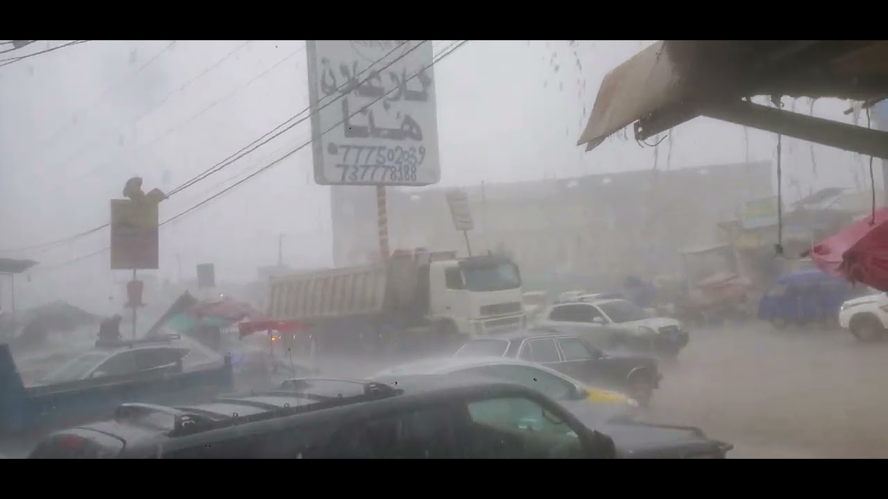 امطار غزيرة تكتسح مدينه معبر محافظه ذمار الان بتاريخ 26اغسطس 2024 الساعه 