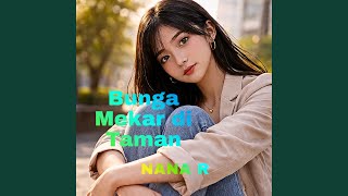 Bunga Mekar di Taman