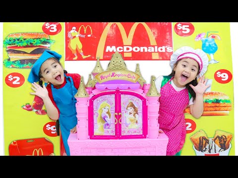 Suri and Annie Pretend Play Food and Juice Restaurant _ Funny Video for Kids