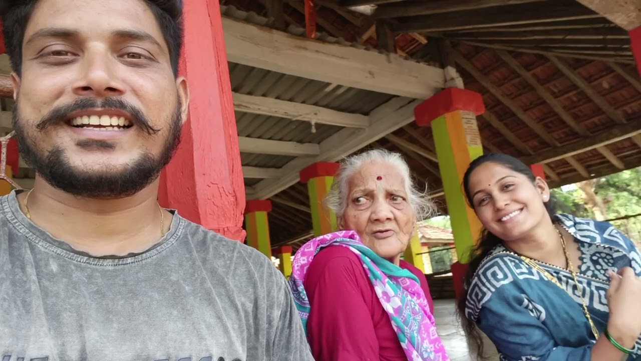 आयेक भेटवलाव तिच्या माहेरच्या मैत्रिणींका 😍 आये झाली खुश | माहेरच्या देवळात आये पायापडाक 😍.