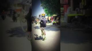 girl 😻 vs boy 😎 cycle stunt competition #viralvideo #talentedboystunt #insanetalent #trendingshorts