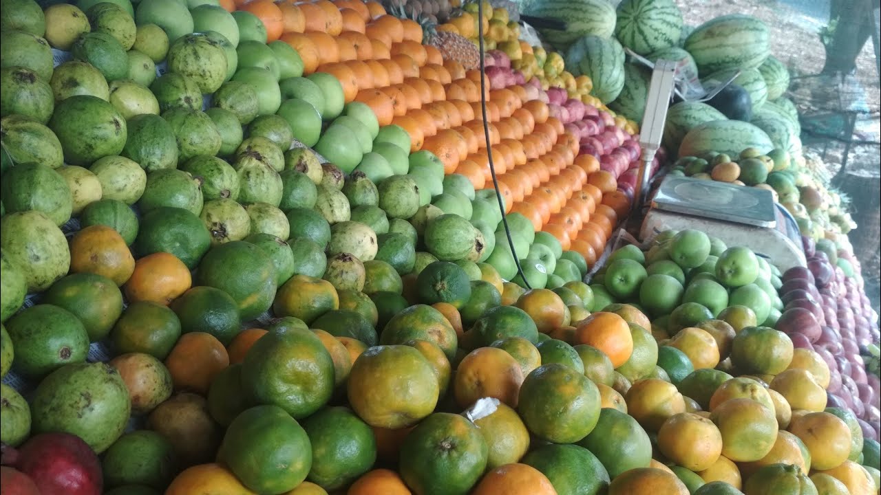 KERALA FRUITS SHOP FRUITS DISPLAY IS GOOD KERALA FOOD Vasi Vlogz